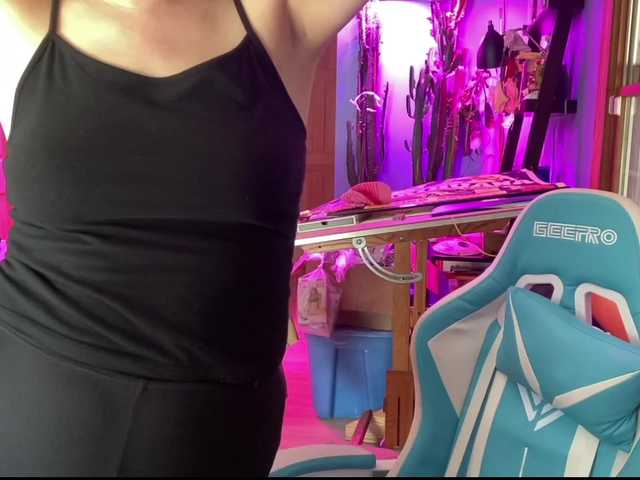 Скриншоты трансляции KinkyJawn