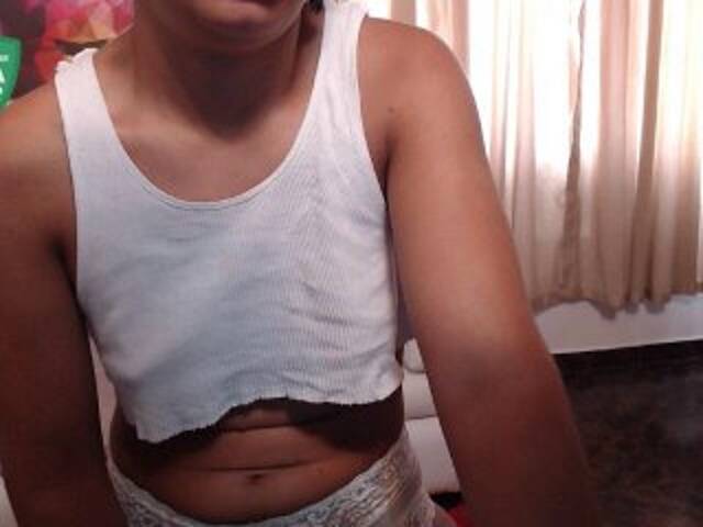 Скриншоты трансляции ValenHilton