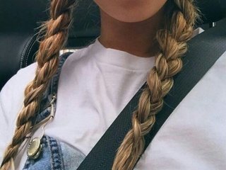 Эротический видеочат Vicsi30