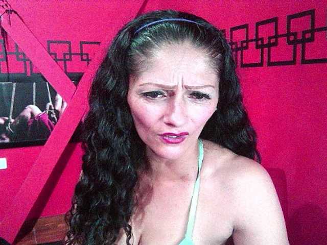 Скриншоты трансляции VikaMoans