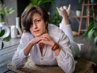 Эротический видеочат Vivian-Violet