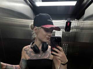 Эротический видеочат VivianRocks