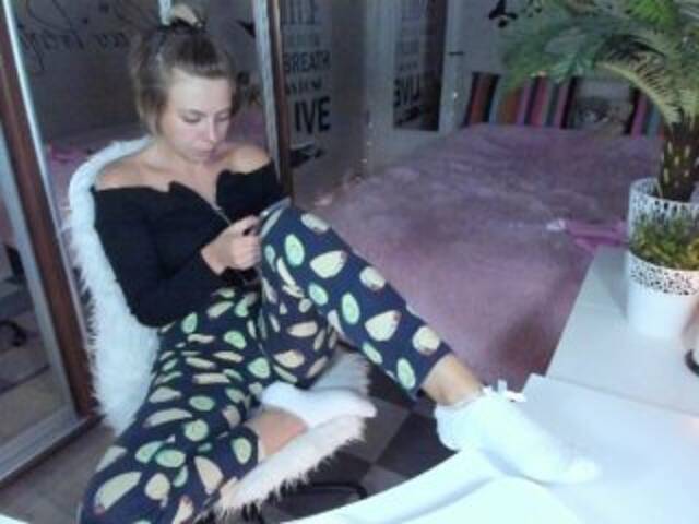 Скриншоты трансляции CallMeAngel