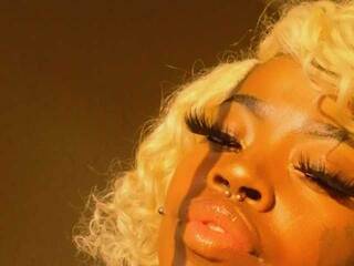 Эротический видеочат Xthickbella