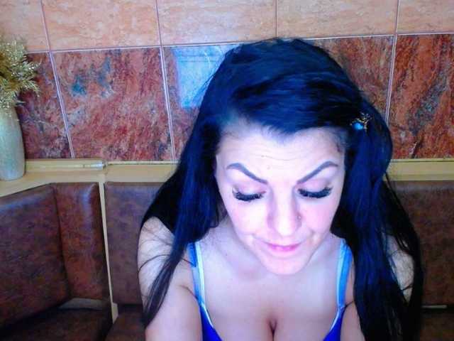 Скриншоты трансляции Yanisa28