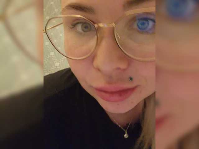 Скриншоты трансляции YourFunnyBlondiee