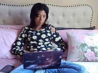 Эротический видеочат ZaraLuv