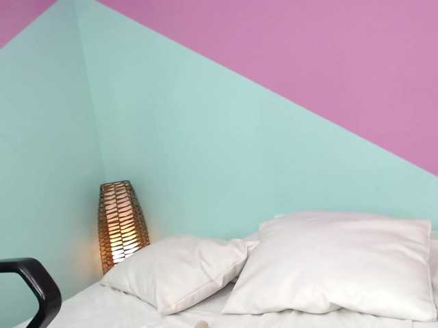 Скриншоты трансляции ZoeKendall