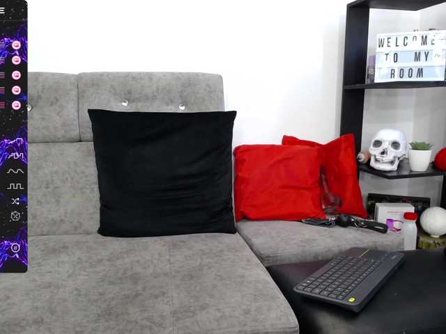 Скриншоты трансляции ZoeyRogers