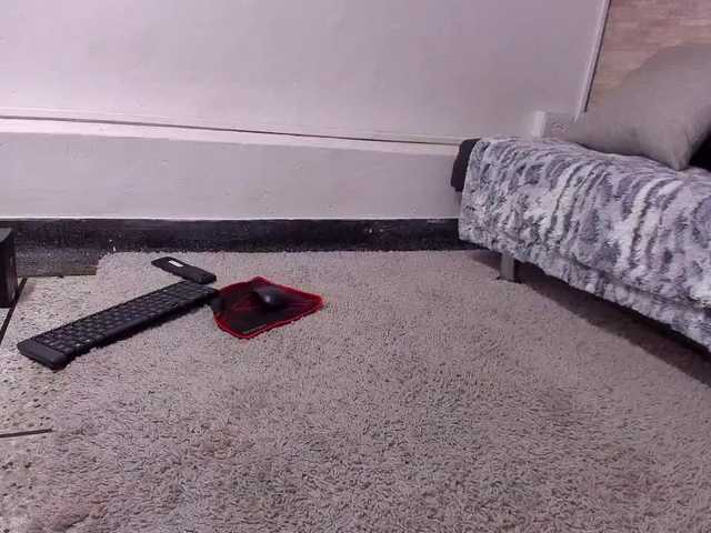 Скриншоты трансляции Zzoee